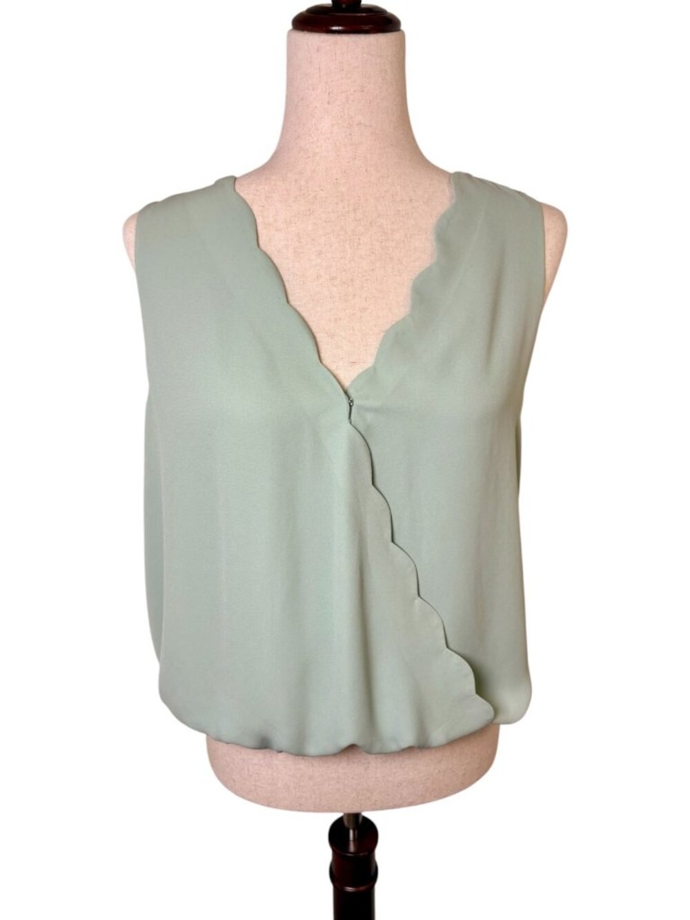 Nine Britton Sage Green Scalloped Surplice Sleeveless Blouse Size Medium
